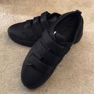 Ecco 6 strap sneaker. Size 39 (9)
